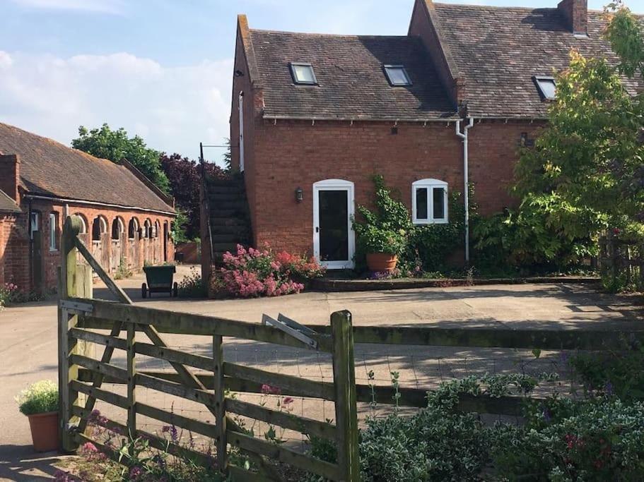 Cottage Barn Conversion On Working Farm 伍斯特 外观 照片